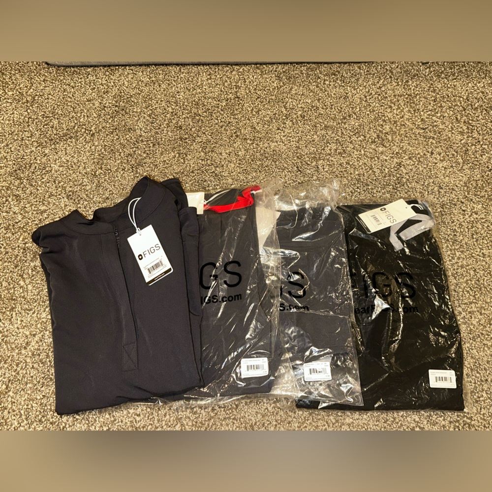 Figs Charcoal and Black Scrub Set